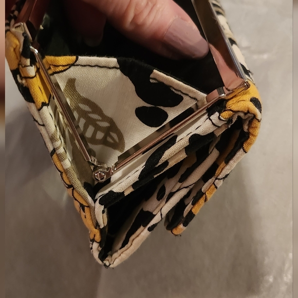 Vera Bradley Quilted Snap Lock Bi-Fold Wallet 5 X 3.5 - Picture 12 of 13